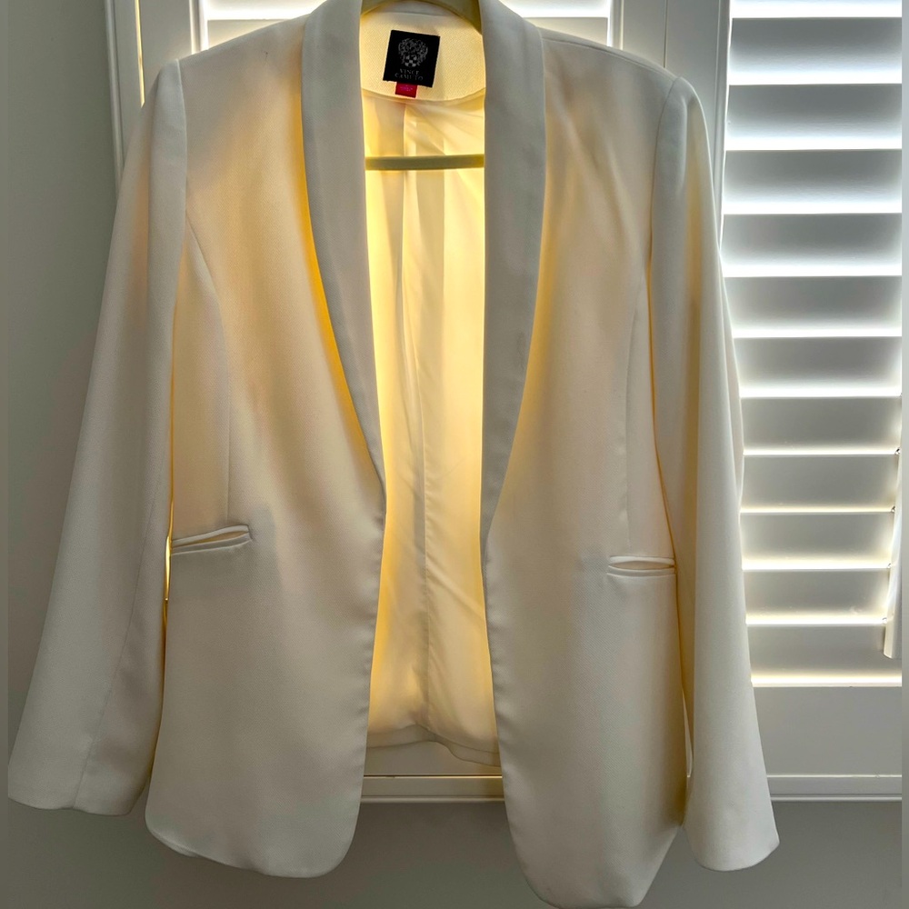 White Shawl Collar Vince Camuto Blazer in Size 2